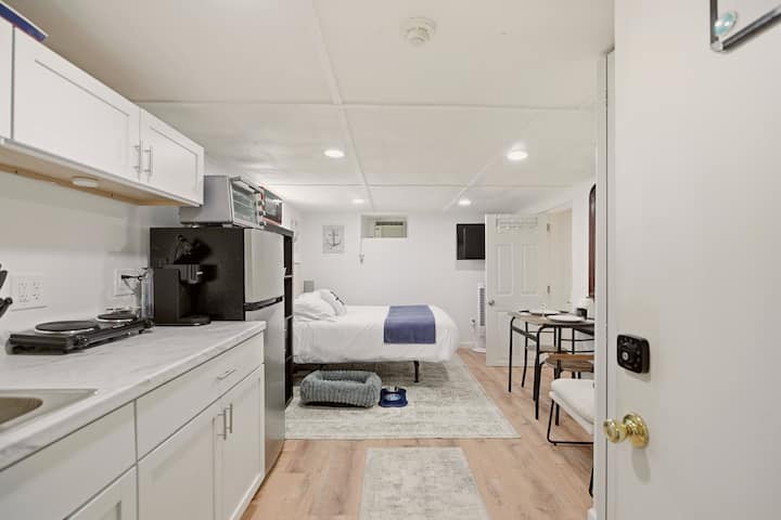 New - The Newport Studio | Bars, Beach & Broadway - Newport, RI