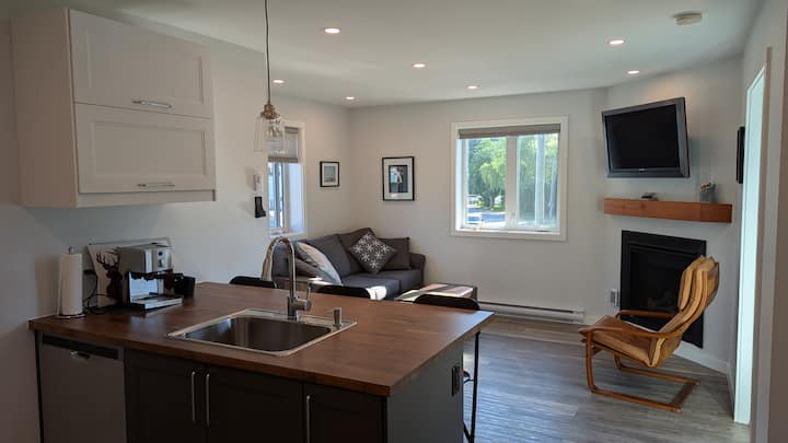 Southside Mountain Views - 1 Bedroom Suite - Revelstoke