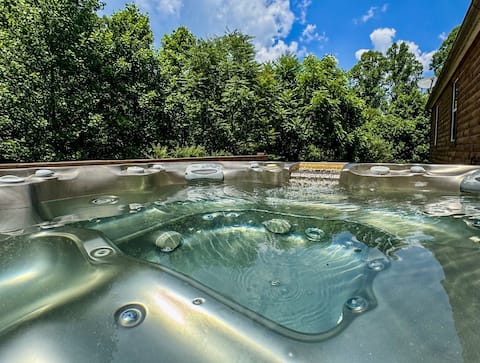 Luxury Cabin Hocking Hills with Pool & Hot Tub!
