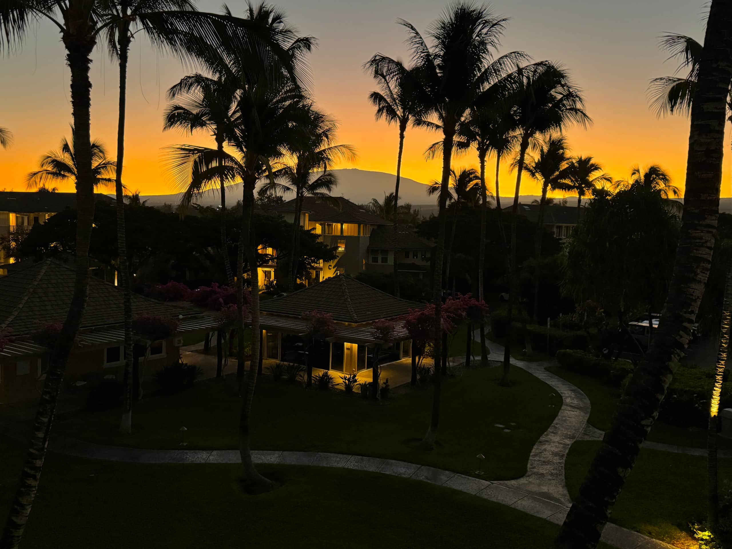 Beautiful Villa ... walk to most everything - Photo 3