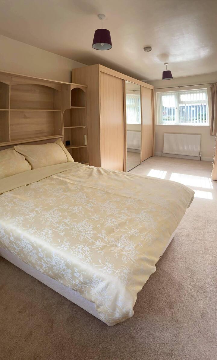 Dormitorio principal con baño privado