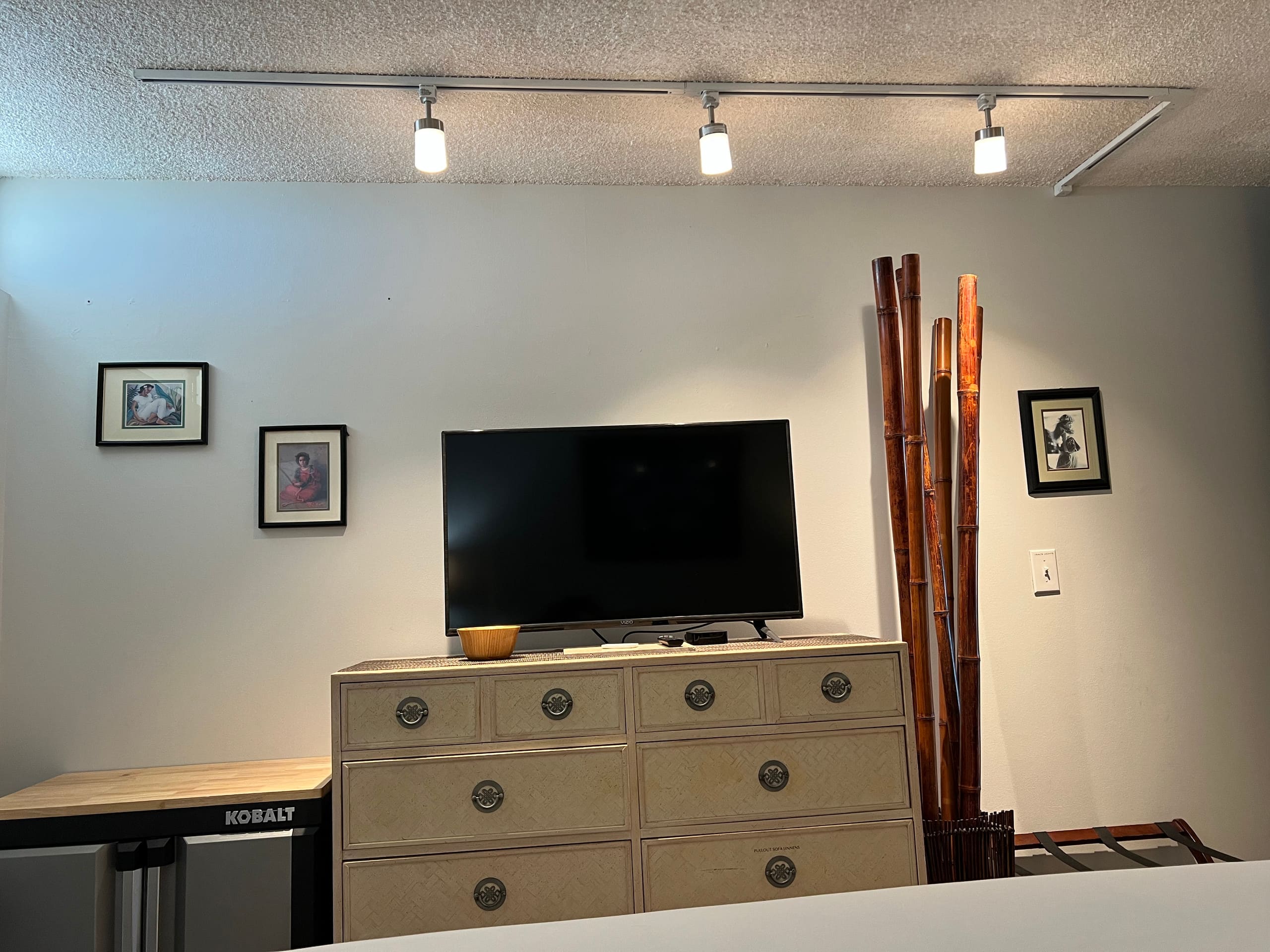 Condo in Honolulu · ★4.89 · 1 bedroom · 2 beds · 1 private bath - Image 9