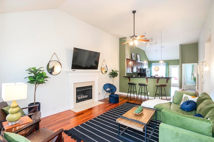 Roomy One-Level * Near Downtown * Firepit & Fenced