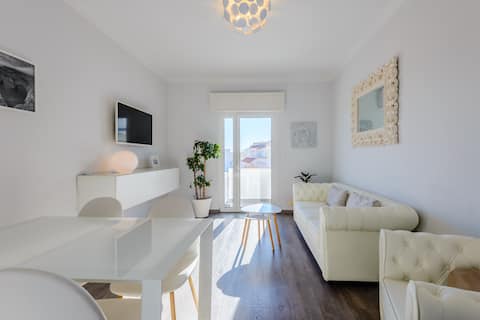 Popular Airbnb listing: “Casa do António” Old town beaches 5 minutes walk in Albufeira E Olhos De água