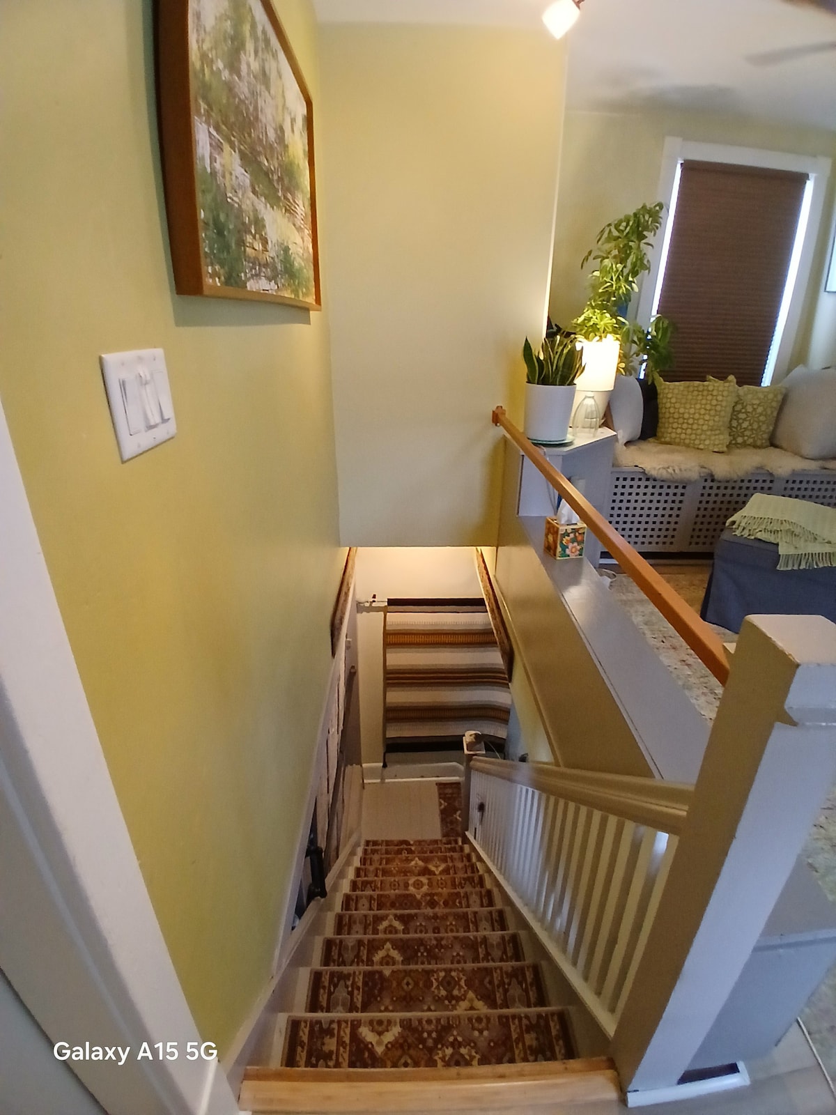 escalera a la segunda área abierta