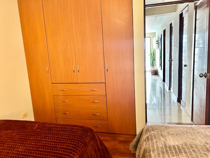 Soba s 2 kreveta: (1) od 2 mjesta i (1) 1,5 mjesta 