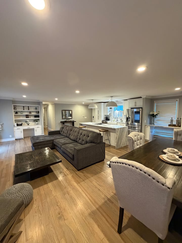 Feels Like Home! 6 Bed 4 Bath 25 Mins To Downtown - Nashville, TN