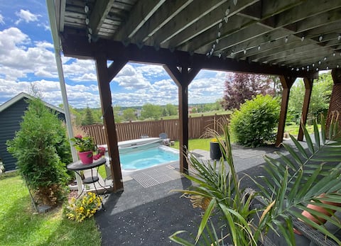 Modern Classy Suite Dog Friendly w/Hot-tub