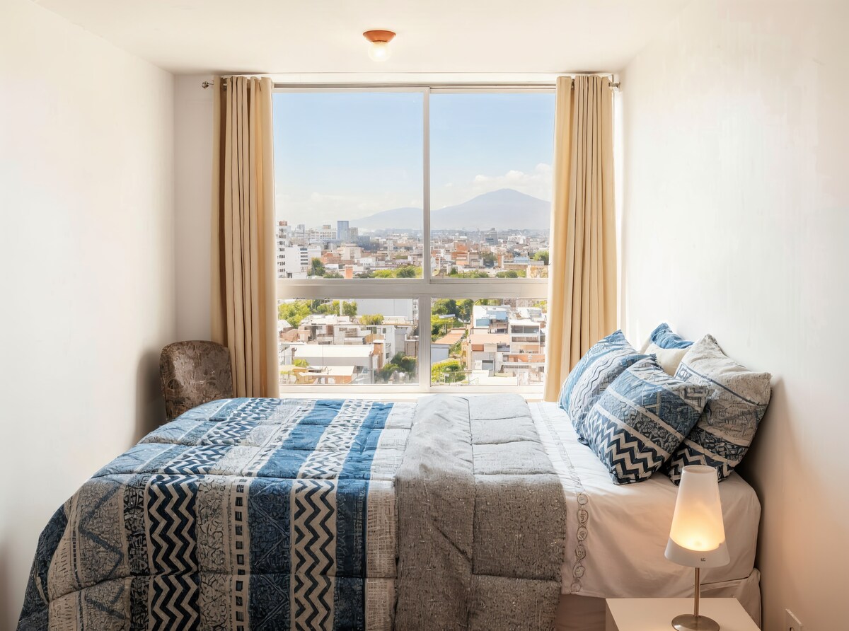 Manželská posteľ – výhľad na exteriér