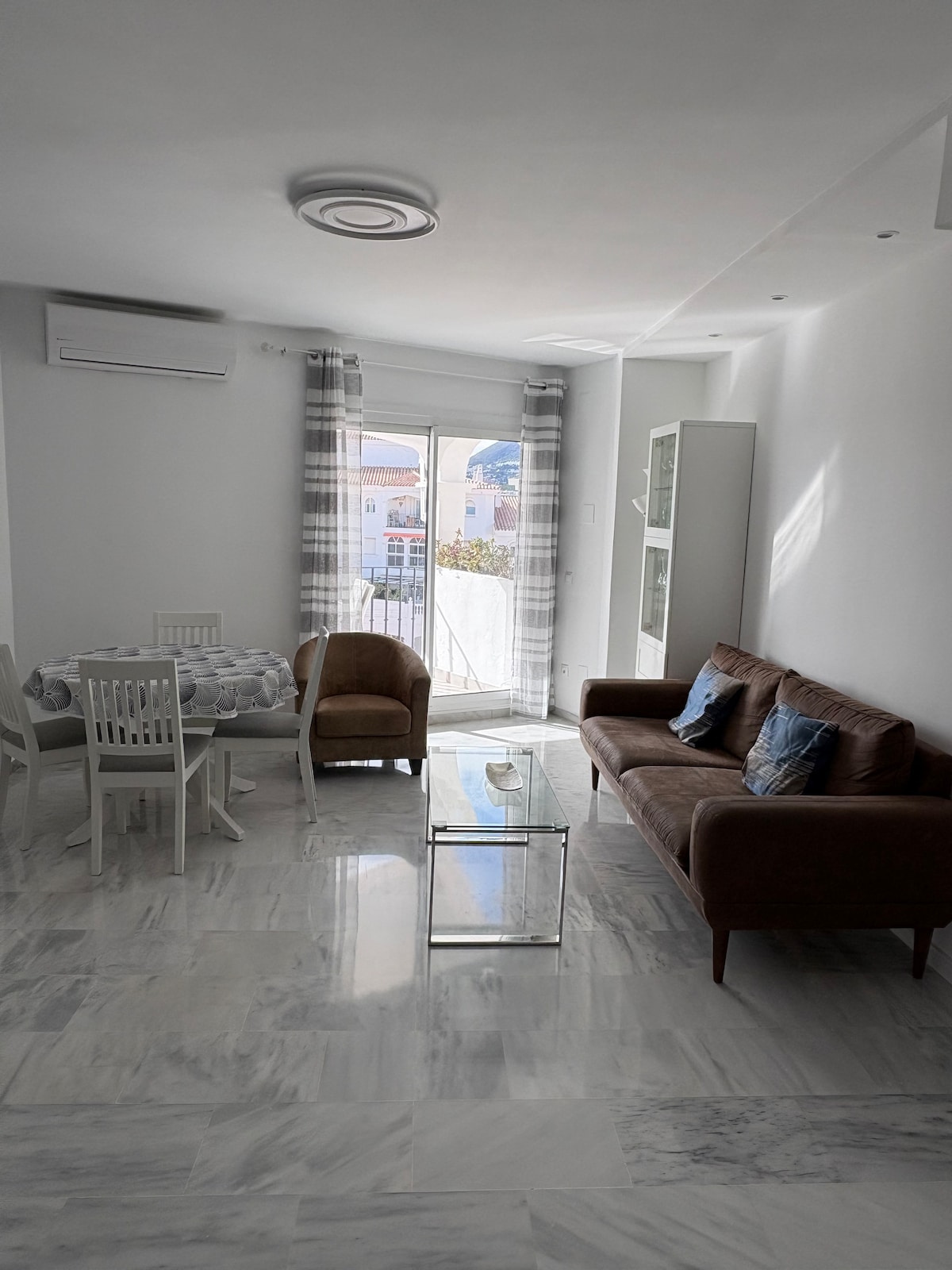 Airbnb con mejor rendimiento: Benalmádena: 2 bedrooms in the city center, sea view en Benalmádena