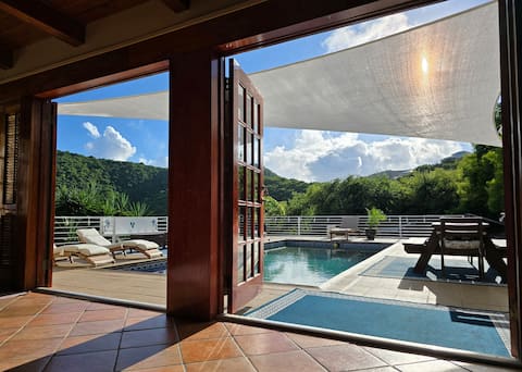 Vincy Villa - Private Hilltop Oasis w/ Pool & View