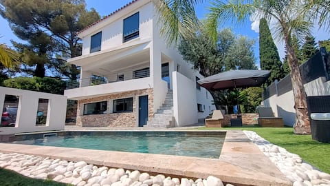 Beautiful villa - Christmas special - all within walking distance!