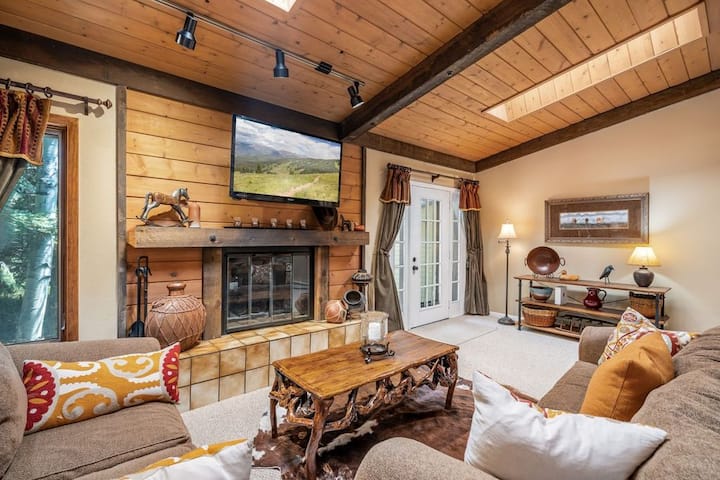 Beautiful West Vail Townhome - Vail, CO