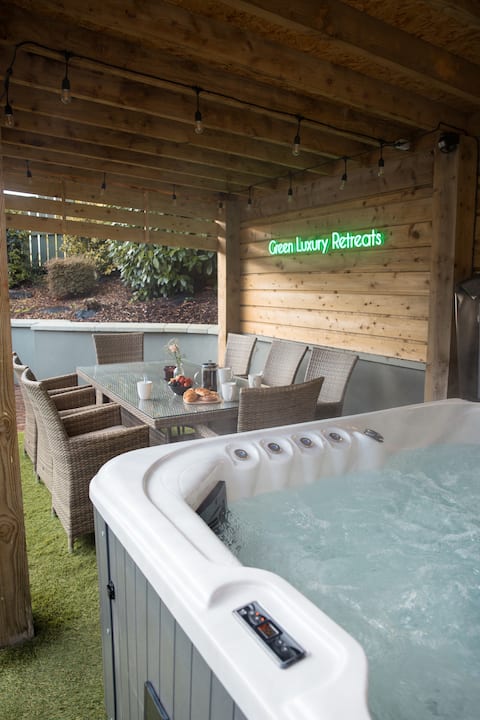 Green Luxury Retreats-Memory Lane House-18 Guests.