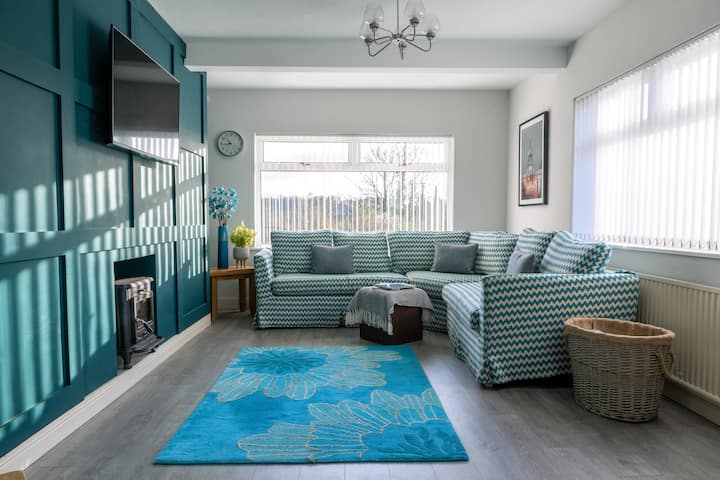 Green Luxury Retreats-memory Lane House-18 Guests. - Omagh
