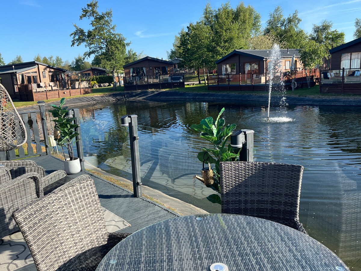Top Airbnb: Lodge on the lake South Lakeland leisure village in Warton