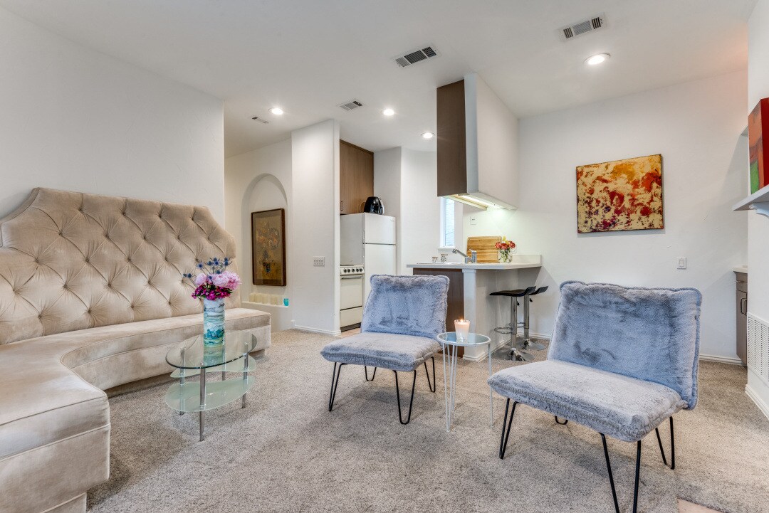 Successful Airbnb property: Charming, Clean & Close to Katy Trail-FIFA Ready in Knox Park