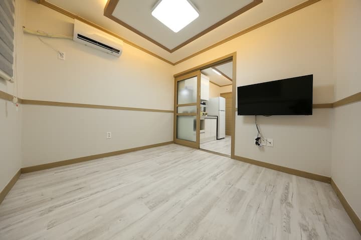 깔끔한 화이트톤 인테리어의 세련된 204호 - Incheon