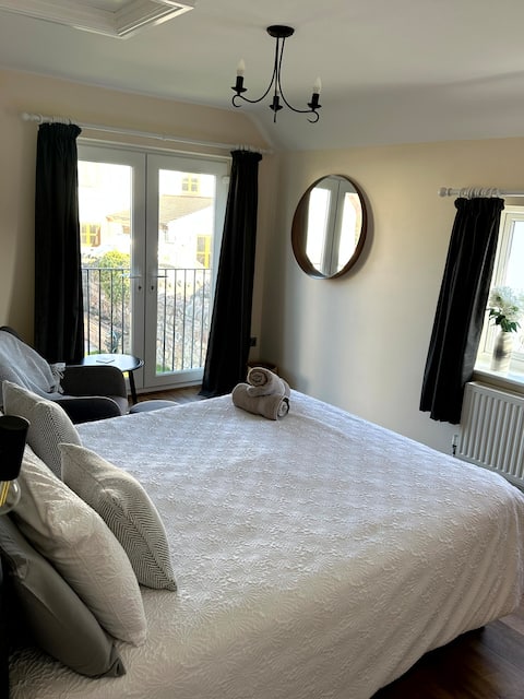 Oxwich View Cottage: cosy cottage by the coast