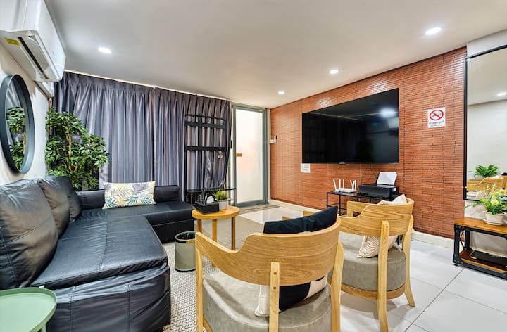 8 Bedroom 22 Persons Townhouse In Center - バンコク
