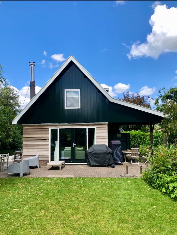 Lakefront cottage near Amsterdam | private jetty