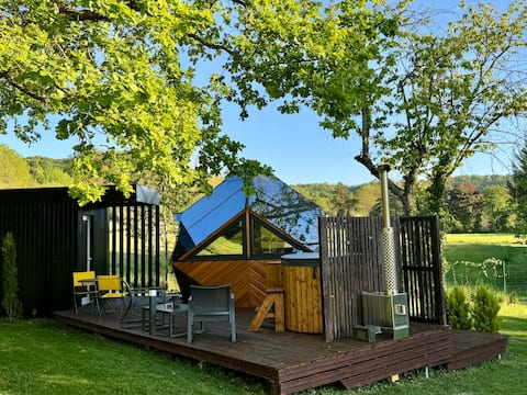 Unusual & romantic lodge with spa 1 hour from Paris