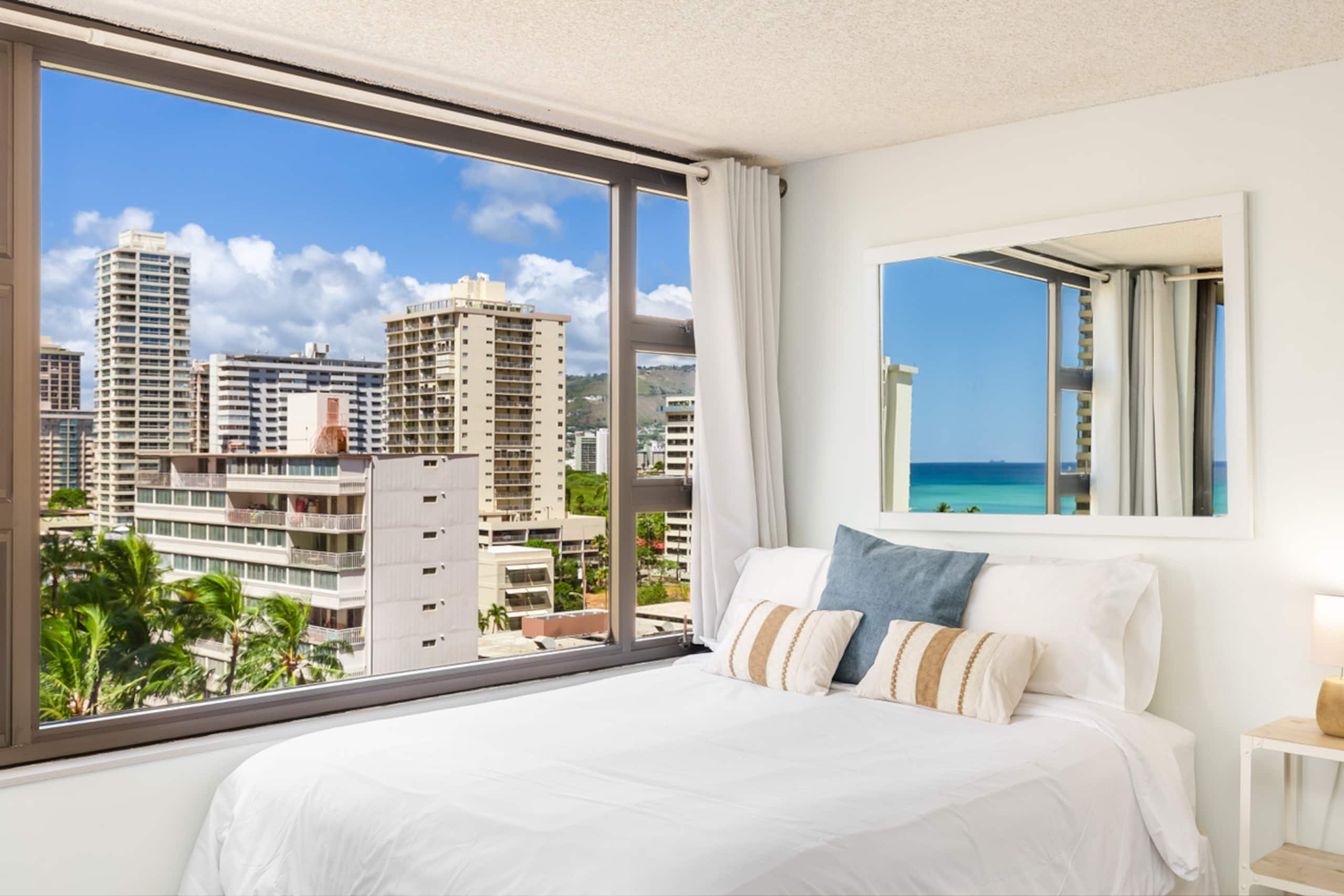 Condo in Honolulu · ★4.94 · 1 bedroom · 2 beds · 1 private bath - Image 8