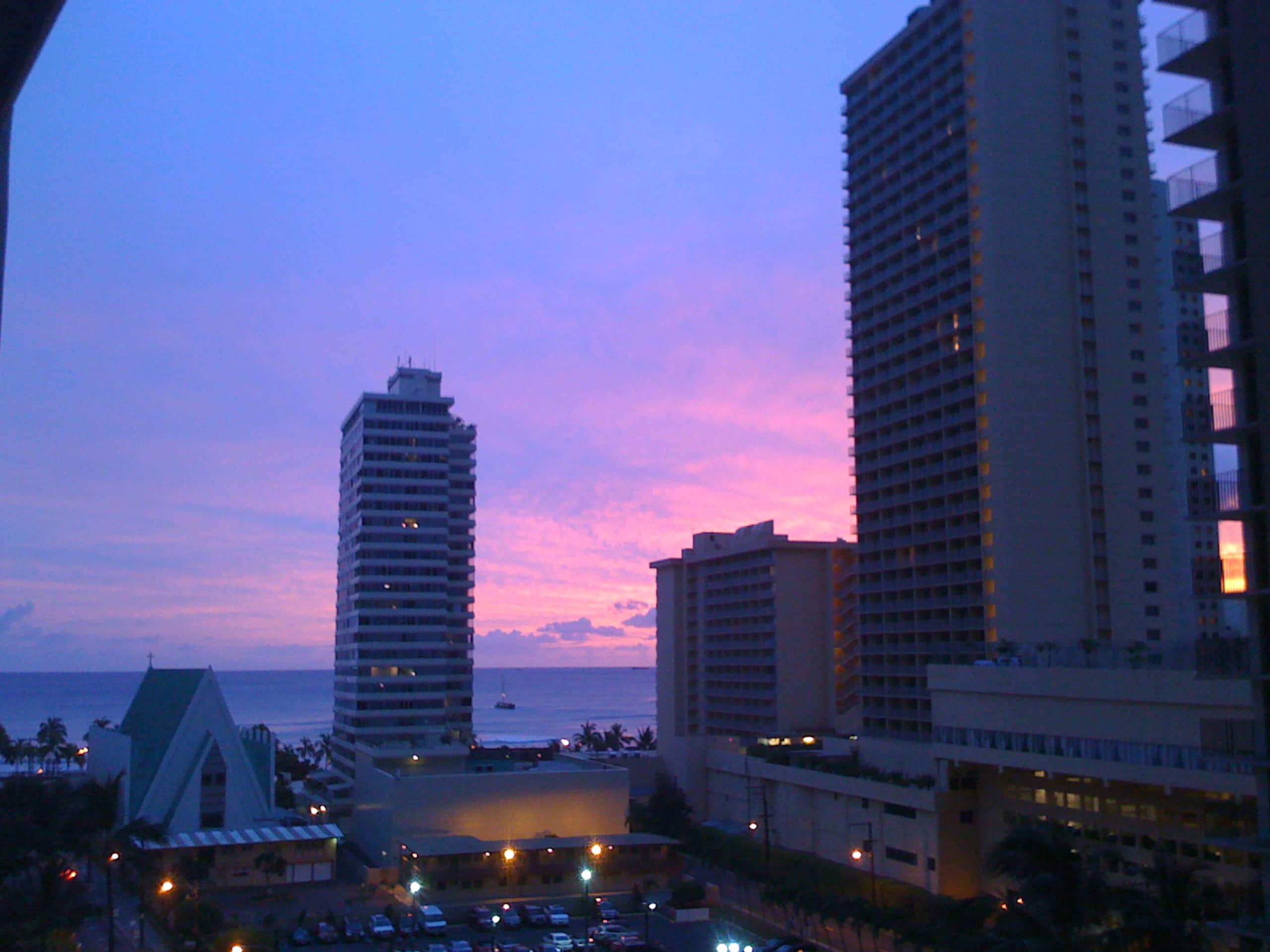Condo in Honolulu · ★4.94 · 1 bedroom · 2 beds · 1 private bath - Image 14