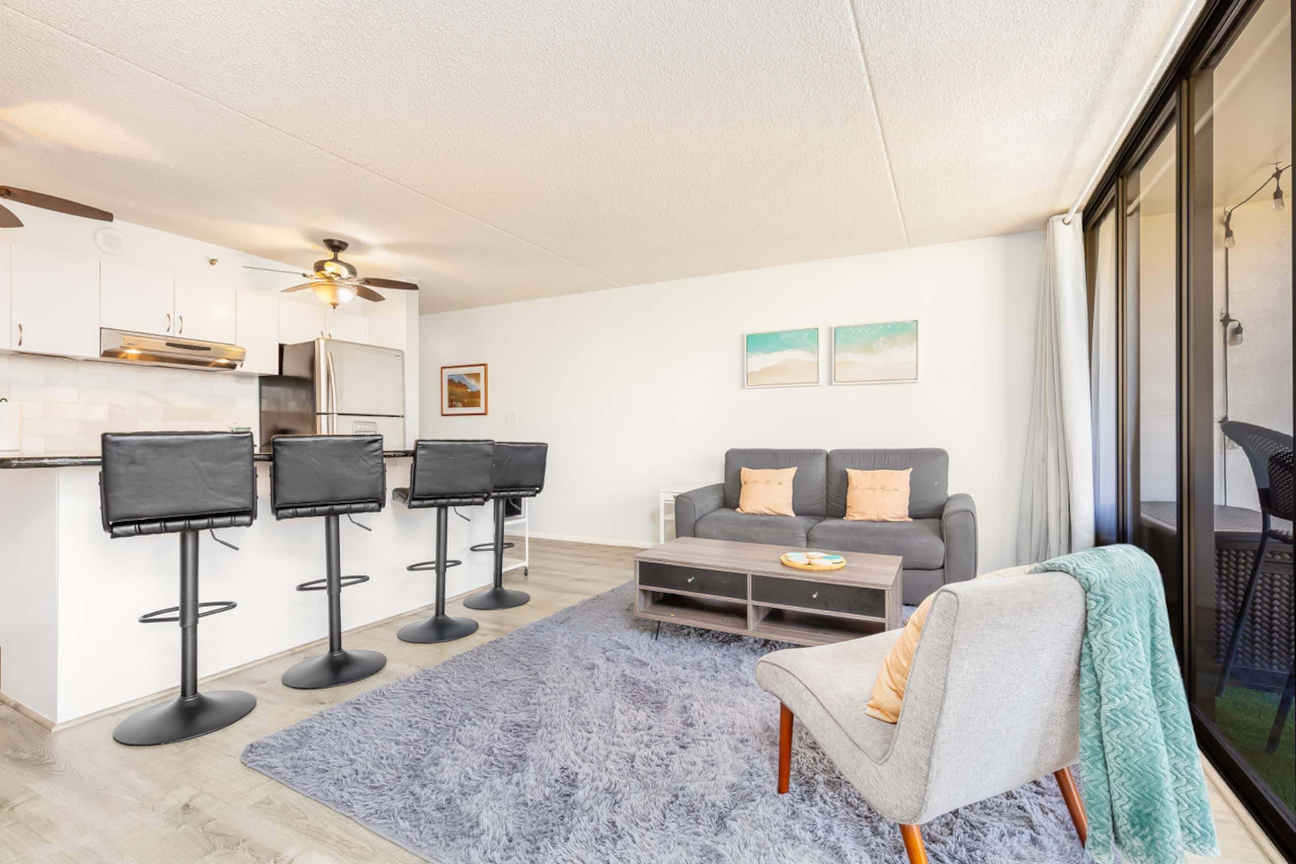Condo in Honolulu · ★4.94 · 1 bedroom · 2 beds · 1 private bath - Image 2