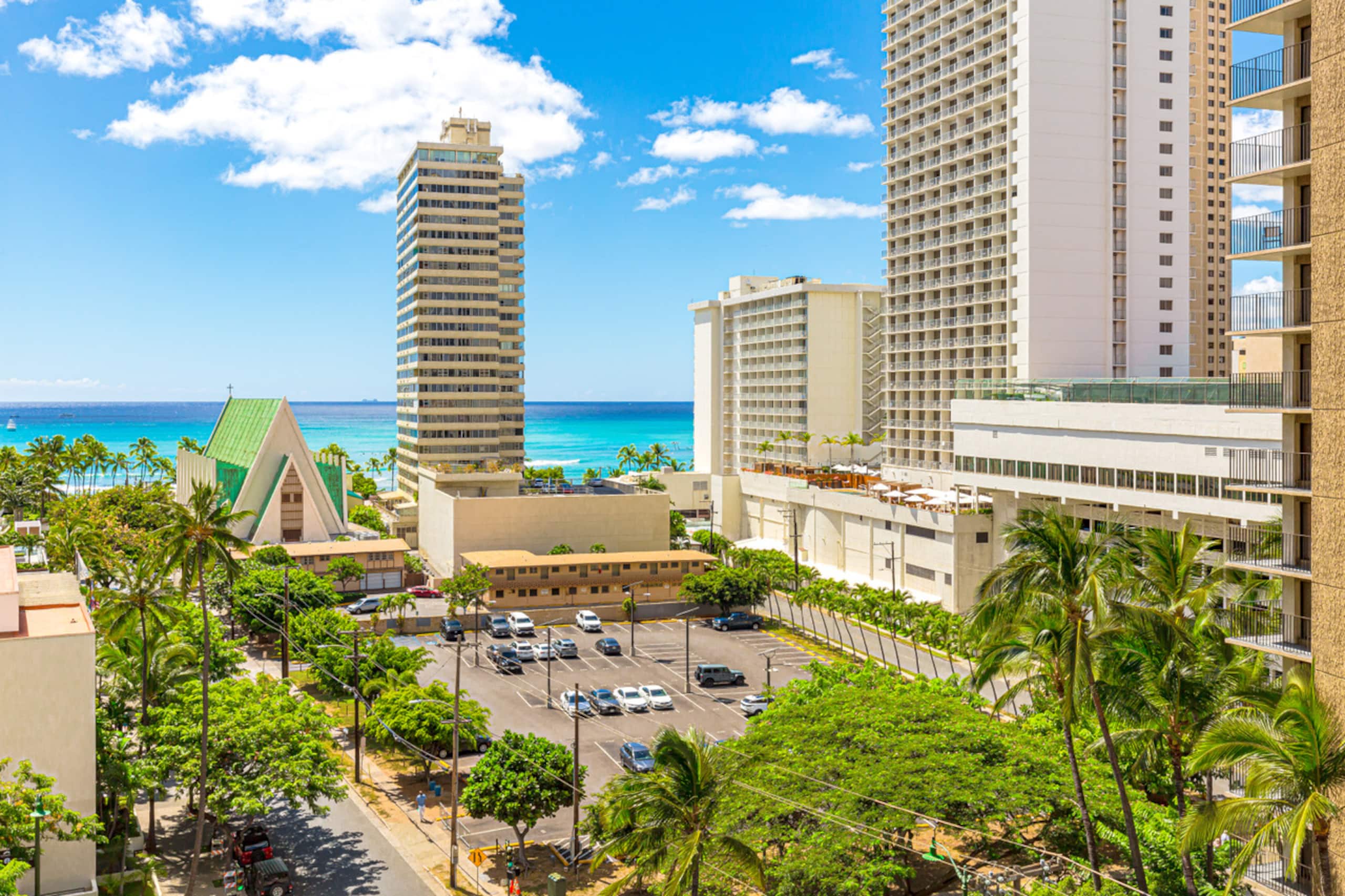 Condo in Honolulu · ★4.94 · 1 bedroom · 2 beds · 1 private bath - Image 12