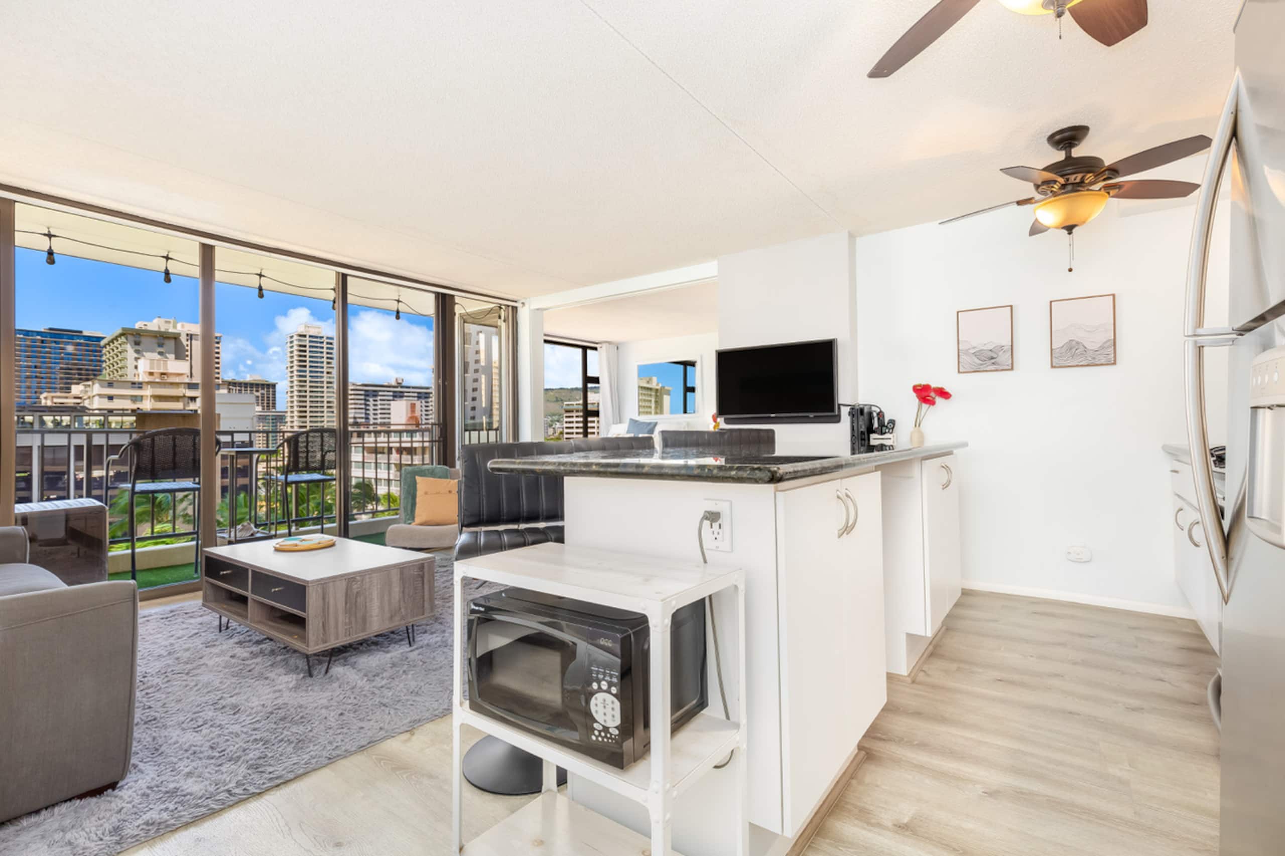 Condo in Honolulu · ★4.94 · 1 bedroom · 2 beds · 1 private bath - Image 7