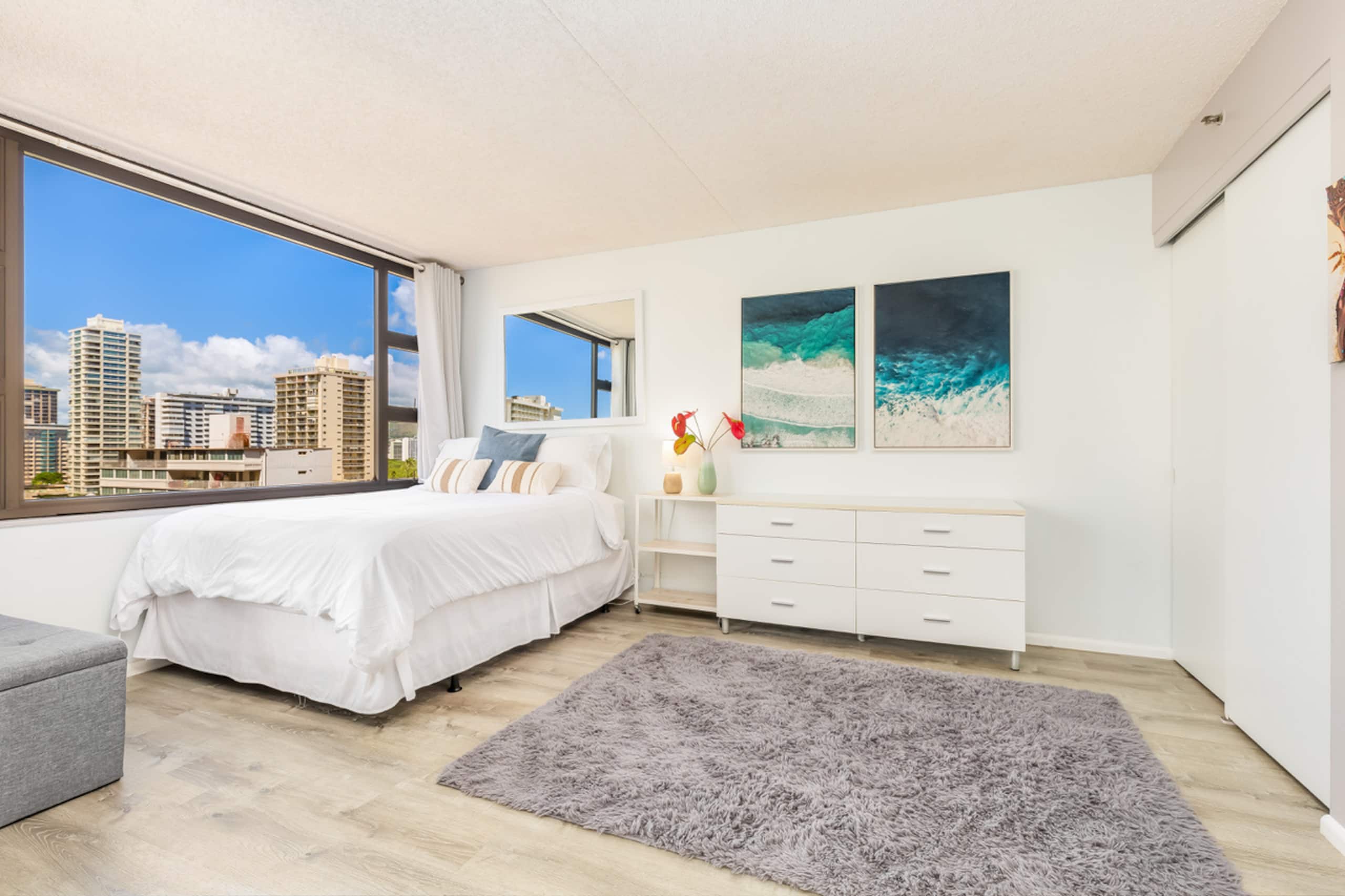 Condo in Honolulu · ★4.94 · 1 bedroom · 2 beds · 1 private bath - Image 9