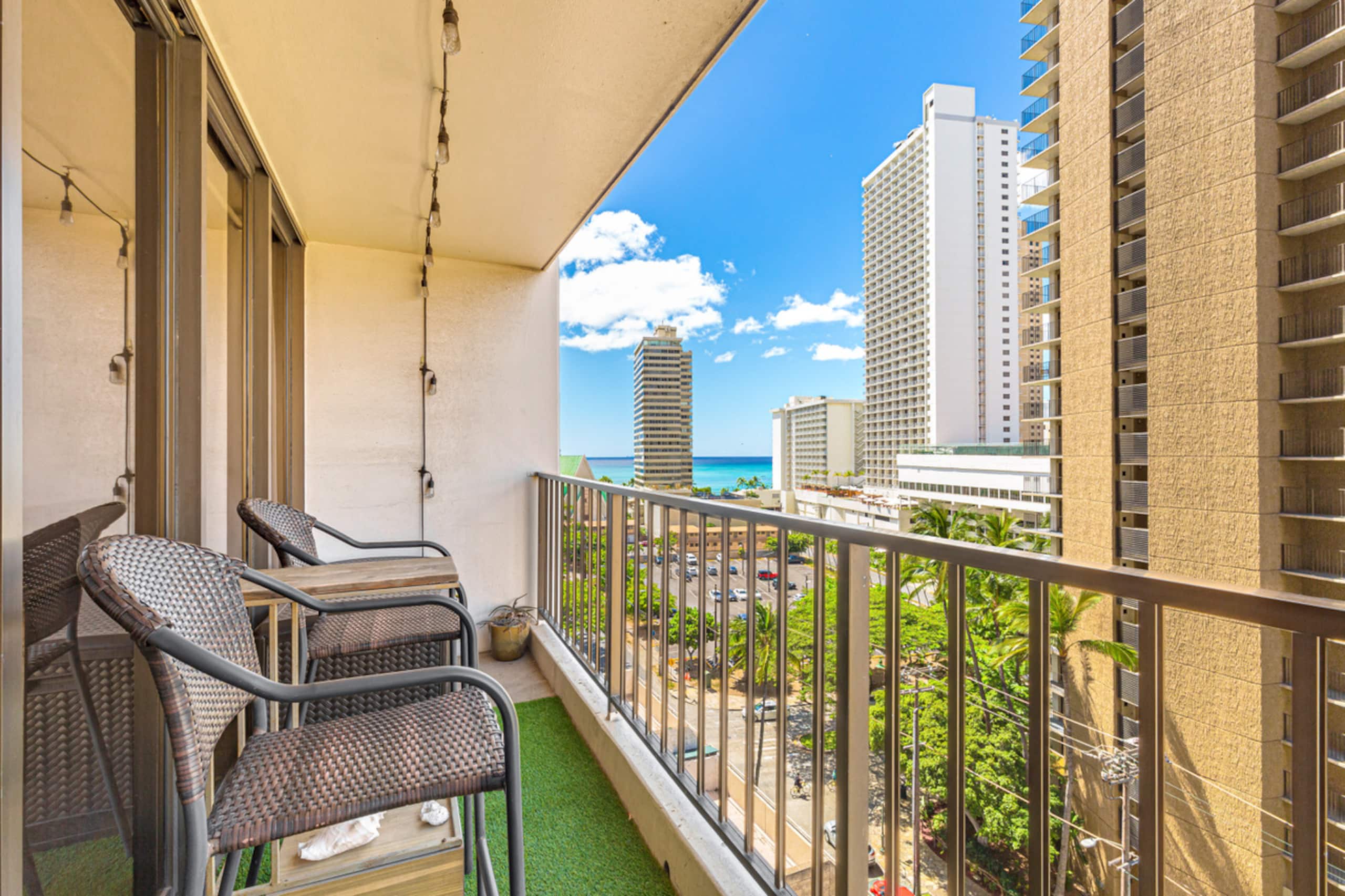 Condo in Honolulu · ★4.94 · 1 bedroom · 2 beds · 1 private bath - Image 13