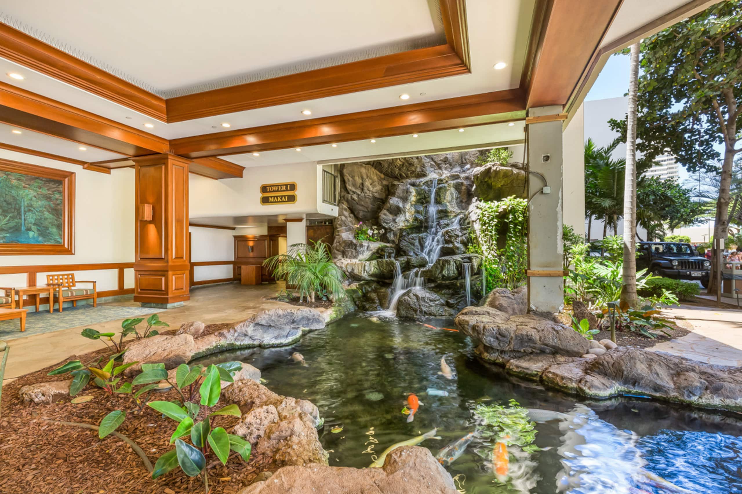 Condo in Honolulu · ★4.94 · 1 bedroom · 2 beds · 1 private bath - Image 18