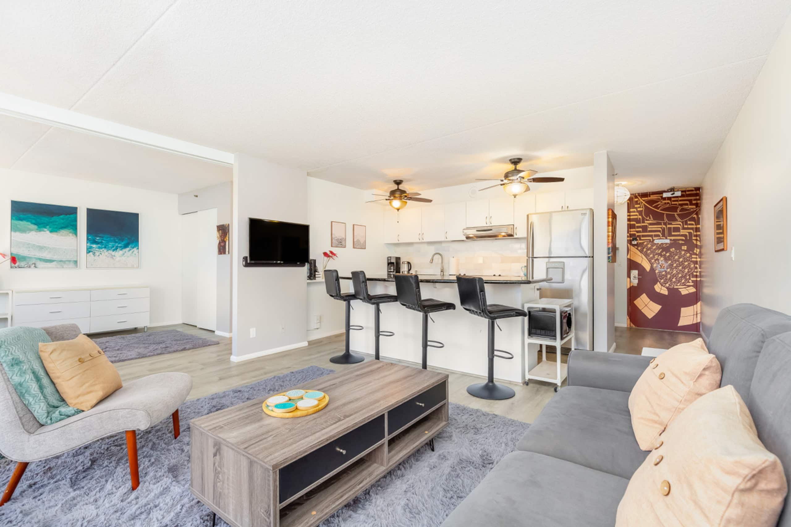 Condo in Honolulu · ★4.94 · 1 bedroom · 2 beds · 1 private bath - Image 3