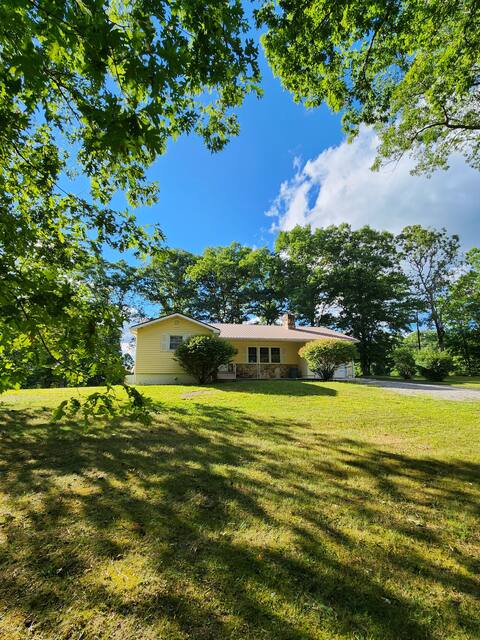 Dalton Farm-quiet, country setting w/ fishing pond