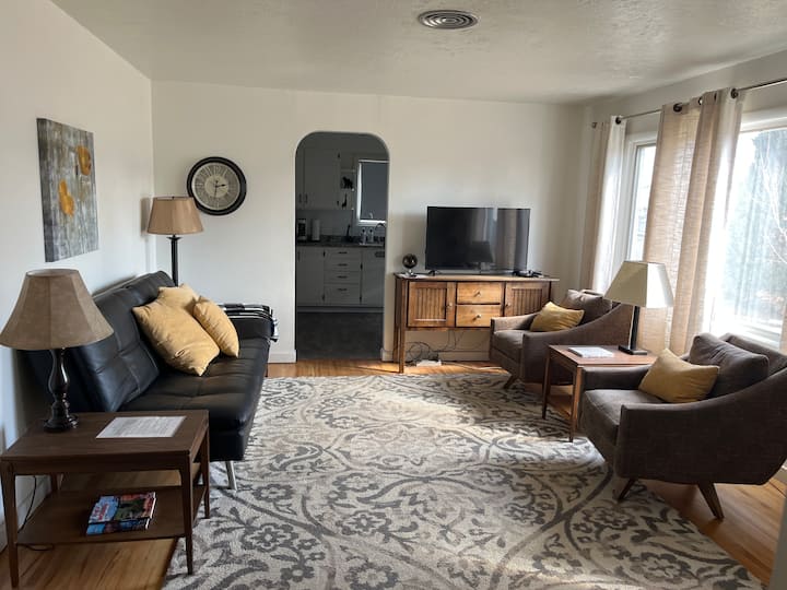 Quaint Home Near Yellowstone River - Makoshika State Park, Glendive