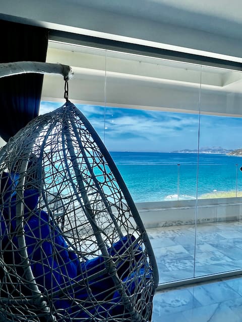 Unique PANORAMiC View• Direct Beach Access+Parking