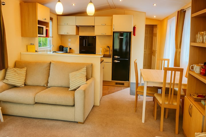 Fully Appointed 2 Bedroom Static Home. - Dorset