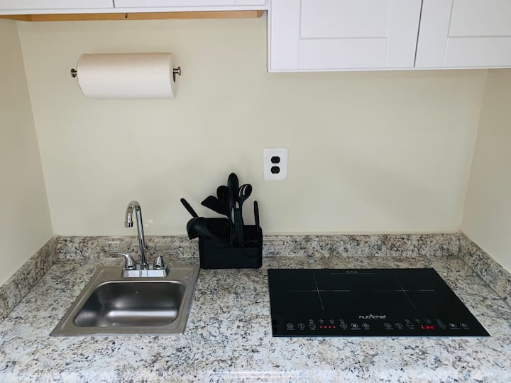 Beautiful 1-bdrm Lower Level Apartment W/ Parking - Oxon Hill, MD