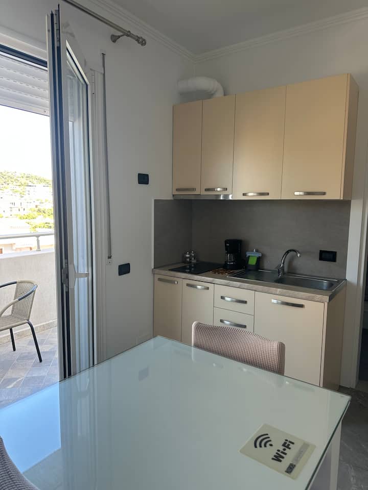 Sleek, Spacious Apartment With Expansive Balcony - Valona