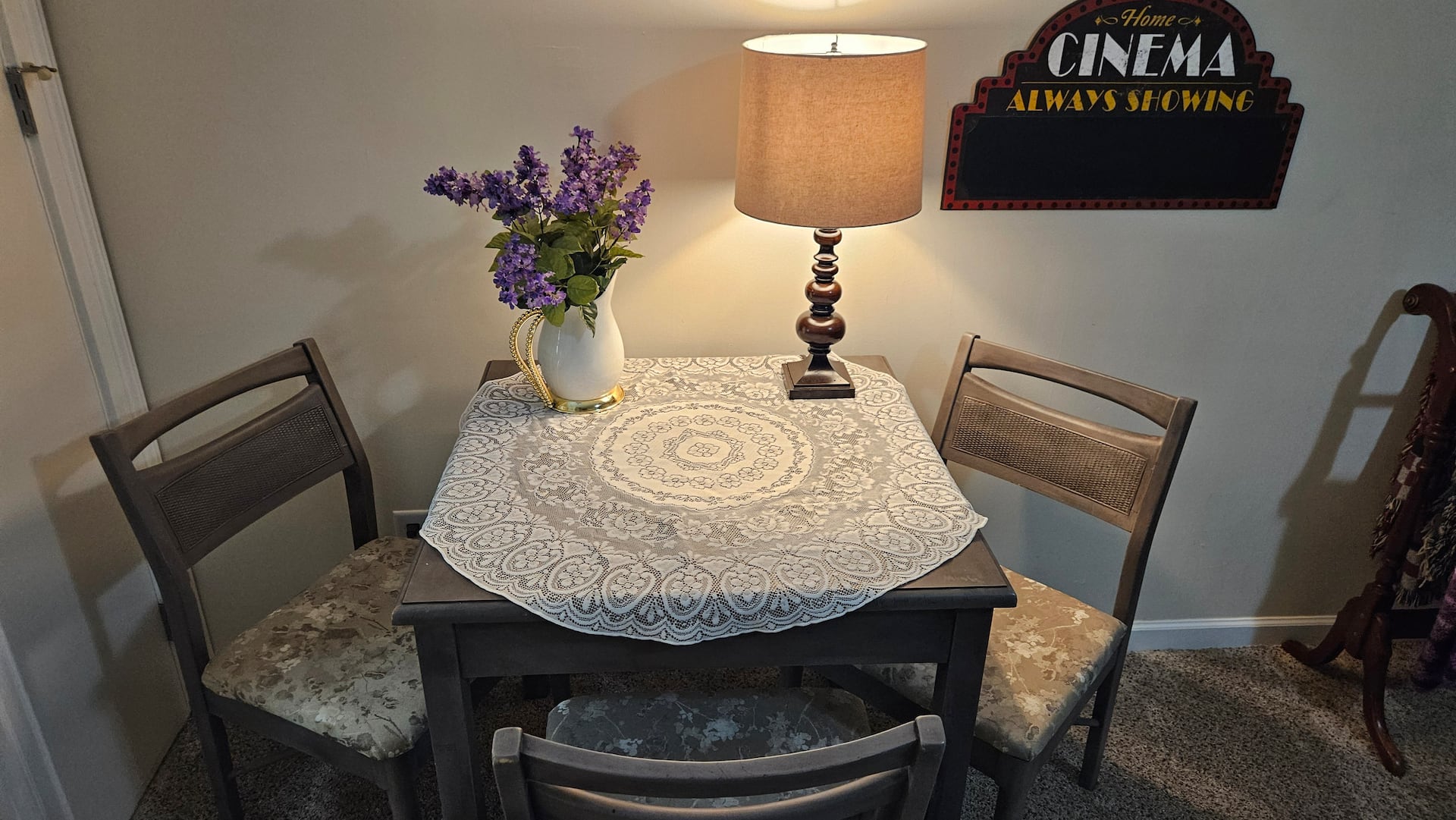 EXCLUSIVE LARGE 2 BEDROOM SUITE W/THEATER ROOM + KITCHEN  — foto 4