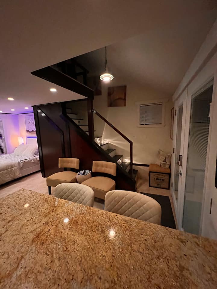 Contemporary Mil Apartment With Private Patio - 柯克蘭