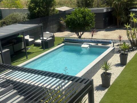 Luxury villa with pool and air conditioning