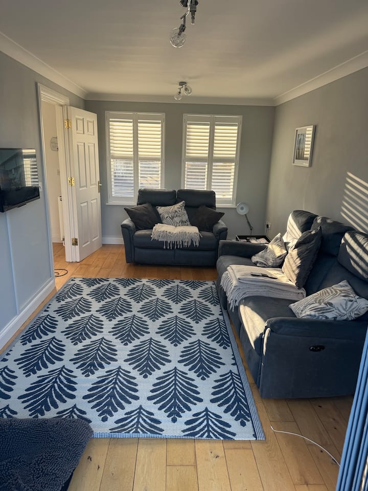 Detached, Dog Friendly, Sleeps 4, Near The Station - Deal