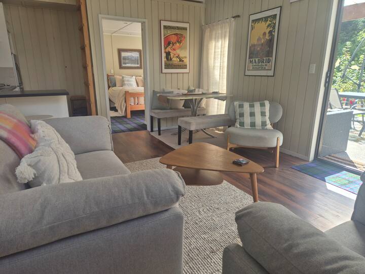 Cosy Retro Cottage - Queenstown