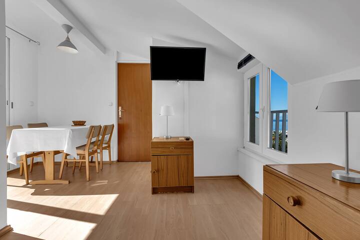 Tučepi Seafront Apartment A4 - Tučepi