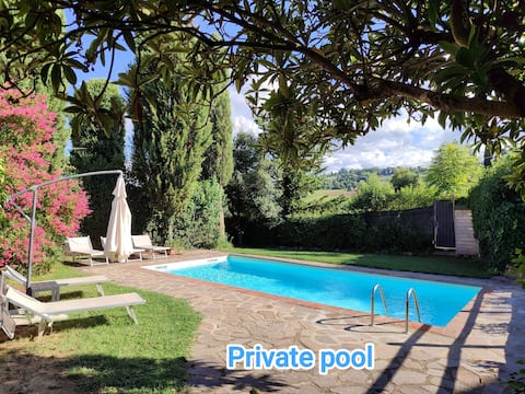 House with private pool and garden