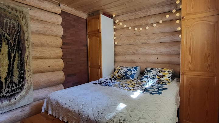 Alakerran makuuhuone