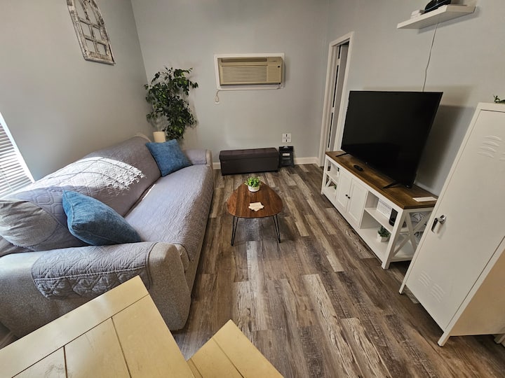Brad N' Gaby's Cozy Tiny Guesthouse - Smyrna, TN